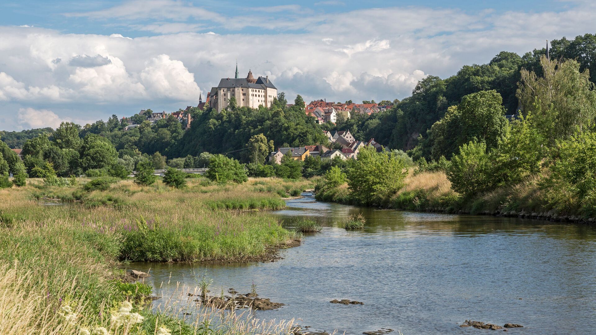 Le château fort de Mildenstein, qui surplombe la rivière Mulde, au niveau de la ville de Leisnig, est une destination parfaite pour une randonnée. 