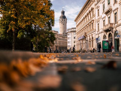 Schillerstraße leads directly to the New Town Hall.