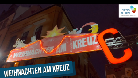 Der Eingang zum Werk 2 ist weihnachtlich geschmückt.