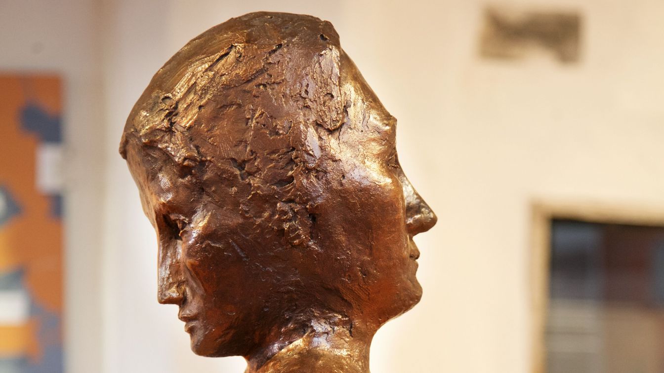Die Büste von Katharina Luther zeigt zwei Gesichter und steht in der Katharina-Luther-Stube in Torgau