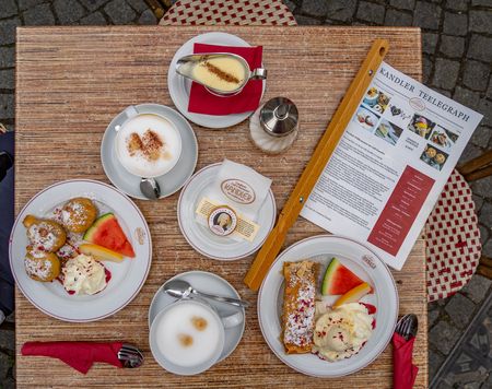 Zur Auswahl regionaler Spezialitäten im Cafe Kandler gehören auch Leipziger Raebchen.