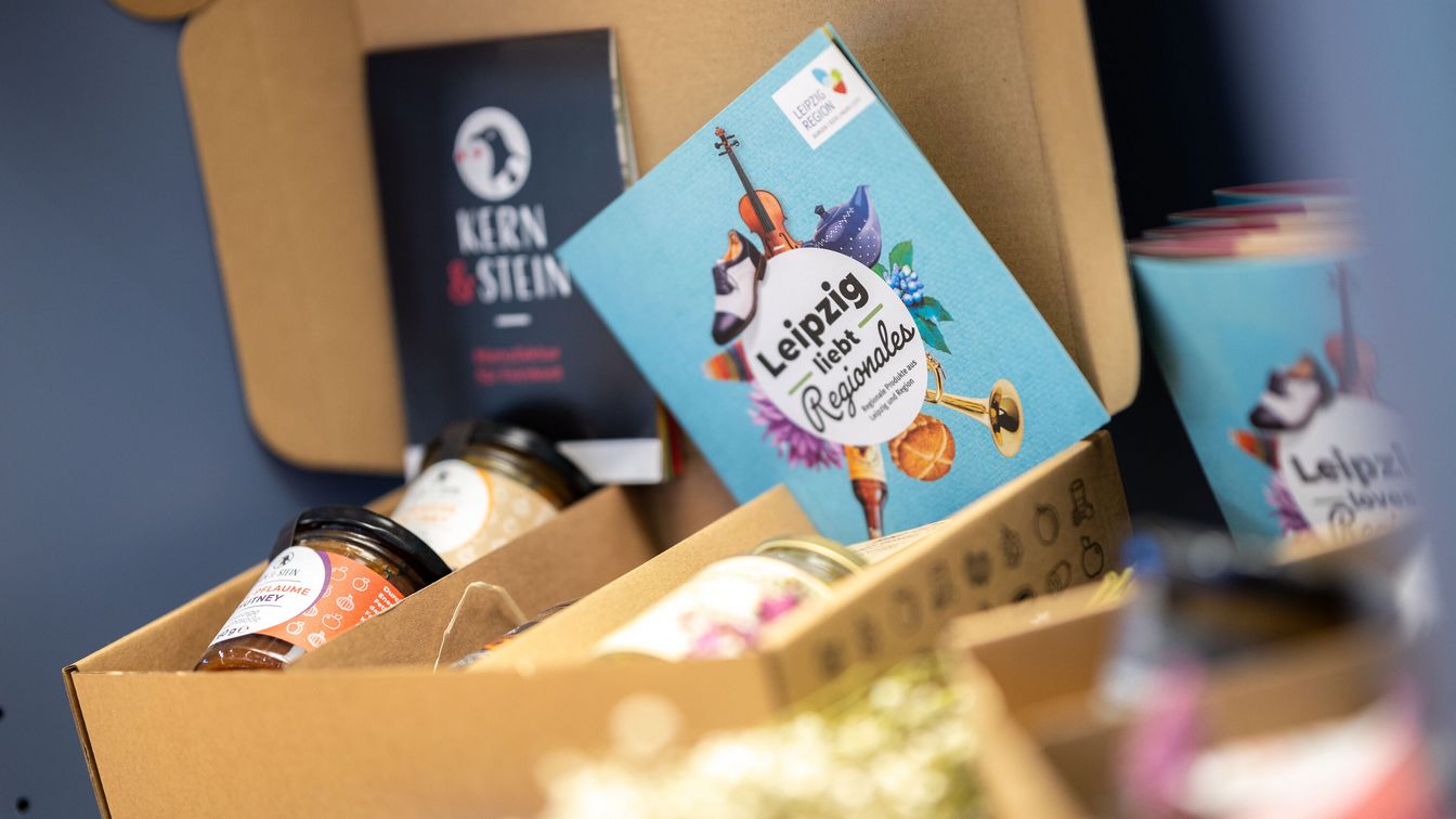 The tourist information office offers gift sets with regional products.