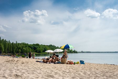 Am Cospudener See befindet sich Sachsens längster Sandstrand.