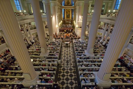 Innenansicht der Nikolaikirche bei einem Konzert während des Bachfests Leipzig in der Musikstadt