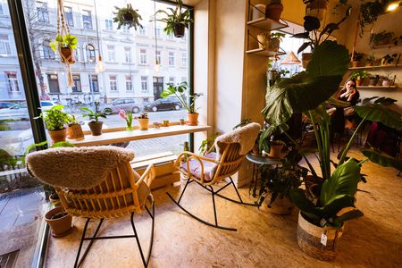 Im roots kommt der frisch gebrühte Kaffee direkt aus der Siebträgermaschine.