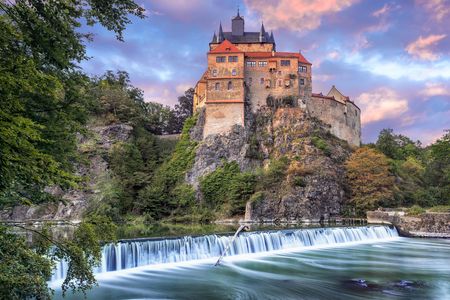 Die Burg Kriebstein liegt oberhalb der Zschopau.