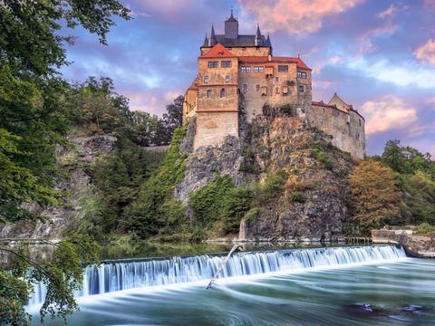 Die Burg Kriebstein liegt oberhalb der Zschopau.