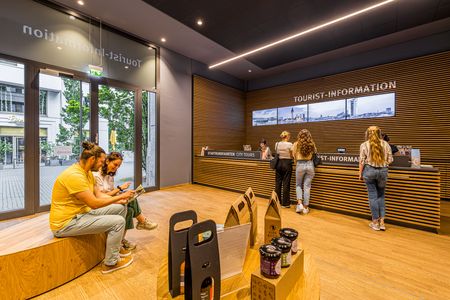Visitors get information about Leipzig and the region at the tourist information office.