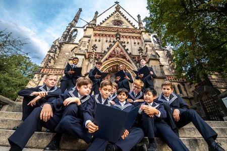 Der Thomanerchor Leipzig - hier zu sehen vor einer seiner Spielstätten, der Thomaskirche.