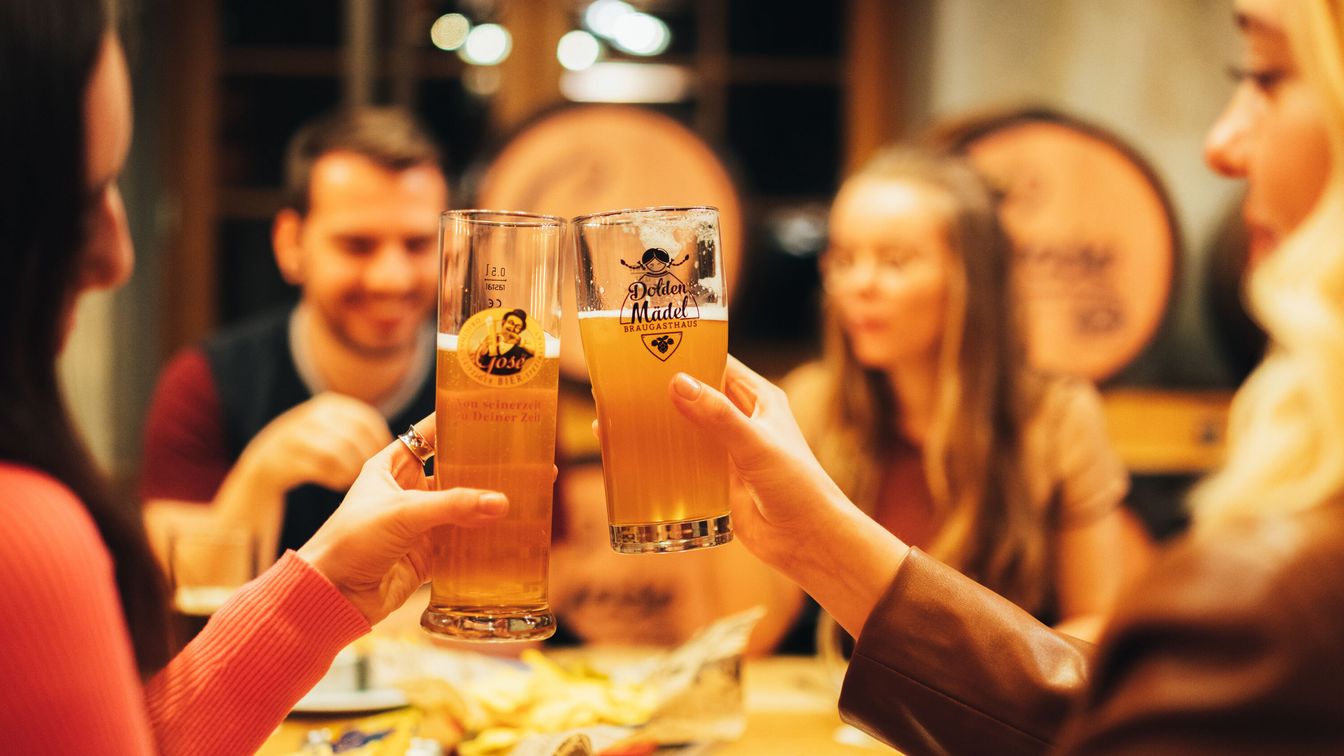 Mit einer Leipziger Gose lässt es sich gut mit Freunden anstoßen.