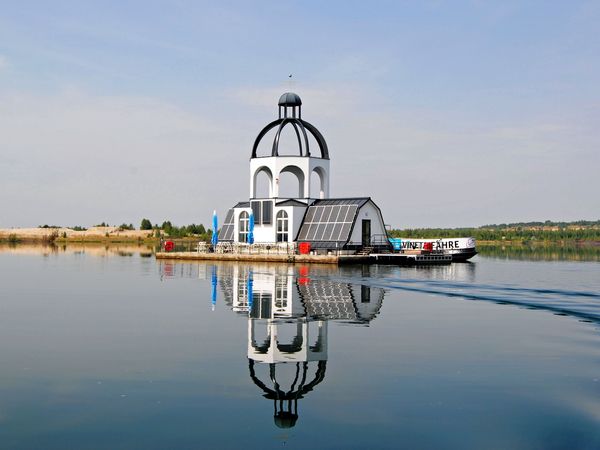 Störmthaler See - VINETA, zu sehen ist das schwimmende Bauwerk aud dem Störmthaler See, welches optisch an eine Kirche erinnert © Andreas Schmidt