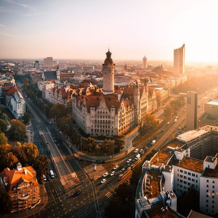 Direkt hinter dem Neuen Rathaus liegt die historische Leipziger Innenstadt.