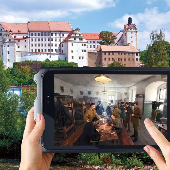 Tablet met interactieve tijdreizen in kasteel Colditz