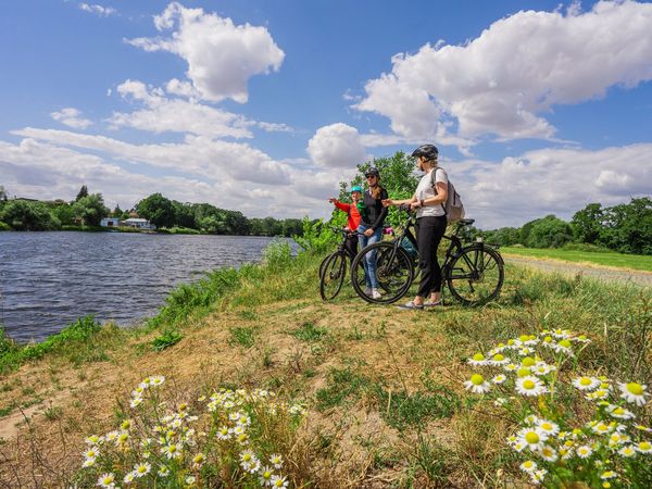 Der Mulderadweg ist ein rund 400 Kilometer langer Fernradweg. Er führt durch insgesamt fünf Tourismusregionen im Leipziger Umland.
