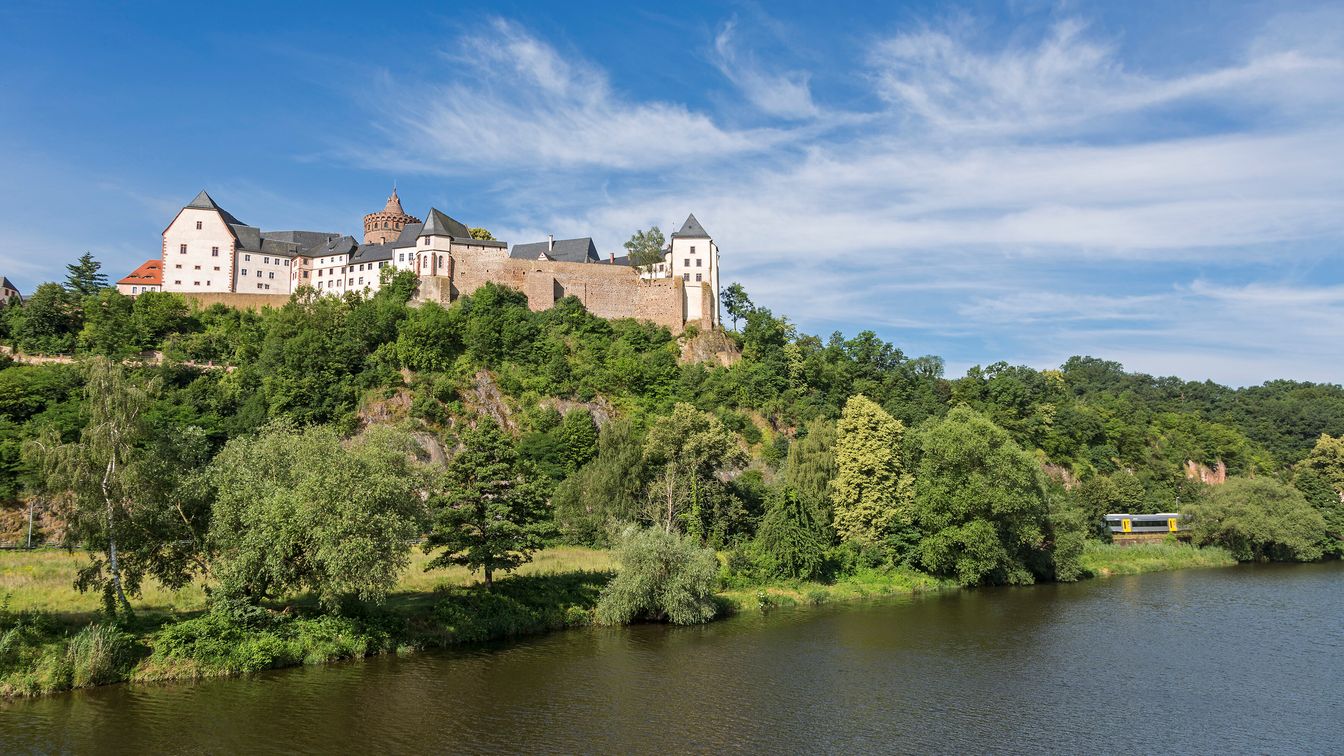 Hoch über der Mulde thront die mittelalterliche Burg Mildenstein.