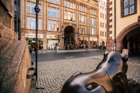 From the Lion Fountain at Leipzig's Naschmarkt you can see the large entrance arch of the famous Mädlerpassage