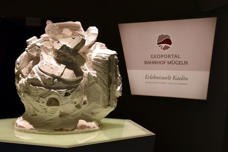 Rohstoff Kaolin im Geoportal Bahnhof Mügeln "Erlebniswelt Kaolin"