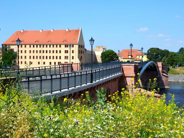 Grimma - Pöppelmannbrücke, zu sehen ist eine Seitenansicht der Brücke, die über die Mulde führt © Andreas Schmidt