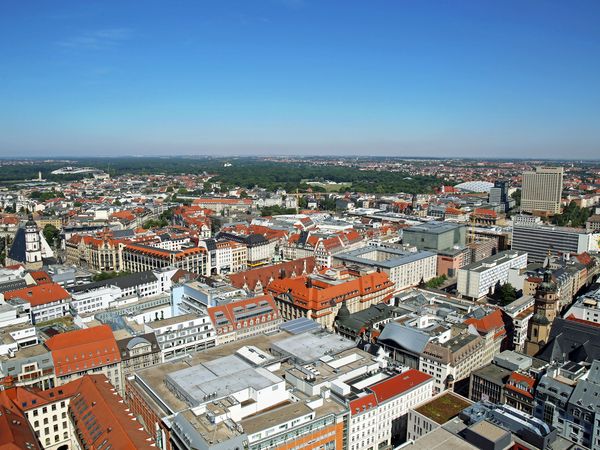 Leipzig - Blick auf die Innenstadt, zu sehen ist eine Drohnen-Aufnahme der Leipziger Innenstadt "über den Dächern" © Andreas Schmidt
