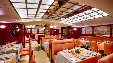 Das moderne und stilvoll eingerichtete Restaurant STEAKTRAIN lässt an einen luxuriösen Zug denken.