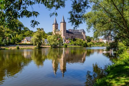 Blick auf das Schloss Rochlitz oberhalb der Zwickauer Mulde.