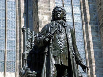 Bach Statue in front of St Thomas Church Leipzig © Andreas Schmidt