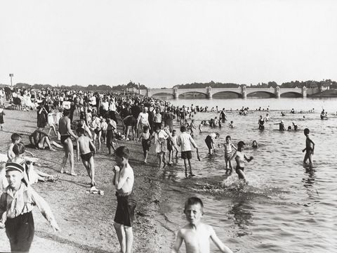 Badeanstalt an der Zeppelinbrücke, um 1930