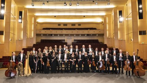 Die Musiker des Leipziger Symphonieorchesters mit ihren Instrumenten.