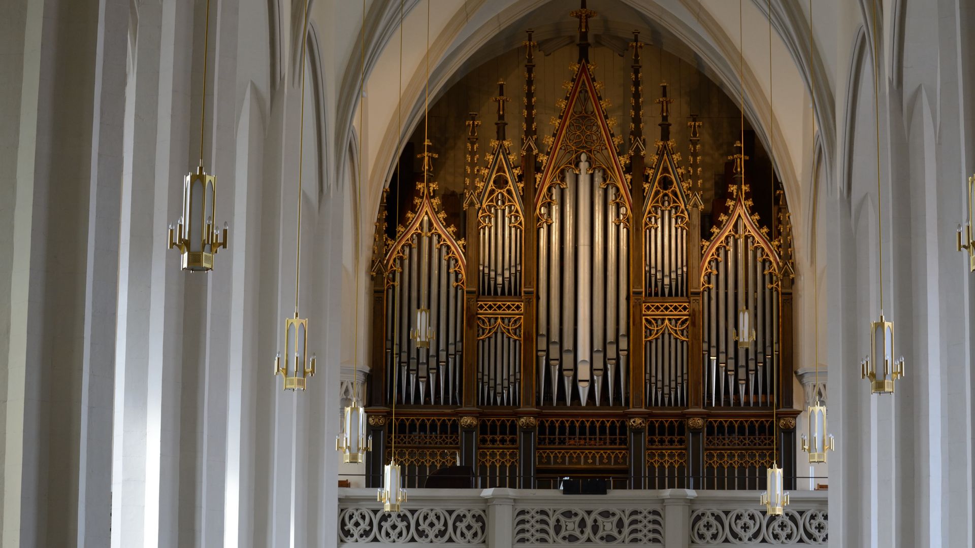 Wnętrze kościoła w Oschatz z organami