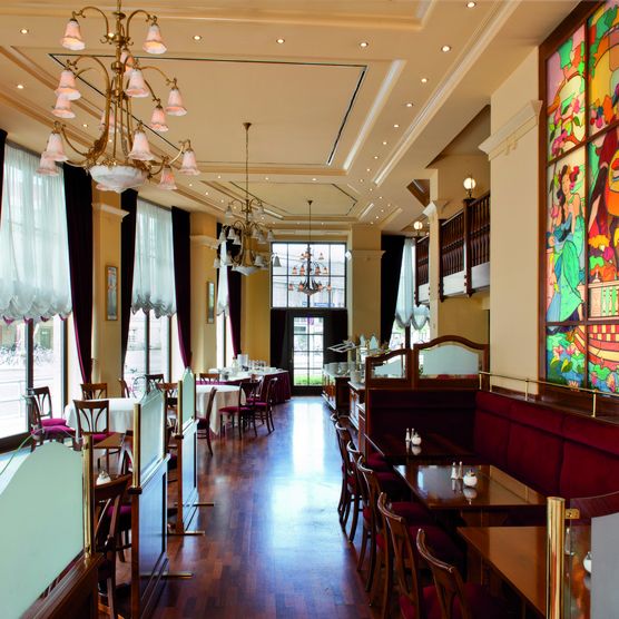 Das Bild zeigt das Restaurant des Victor´s Residenz-Hotels Leipzig.