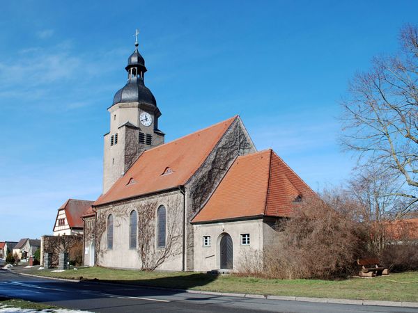 Doberschütz - Kirche, zu sehen ist eine Außenansicht der Kirche © LTM, Jasmin Rhein