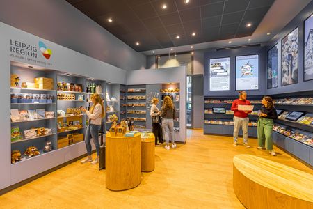 In der Tourist-Information gibt es Broschüren und Souvenirs zu kaufen.