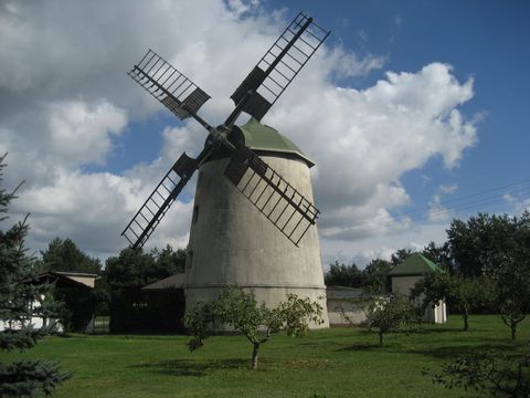 Das Bild Zeigt die Turmwindmühle in dem kleinen Ort Paschwitz.