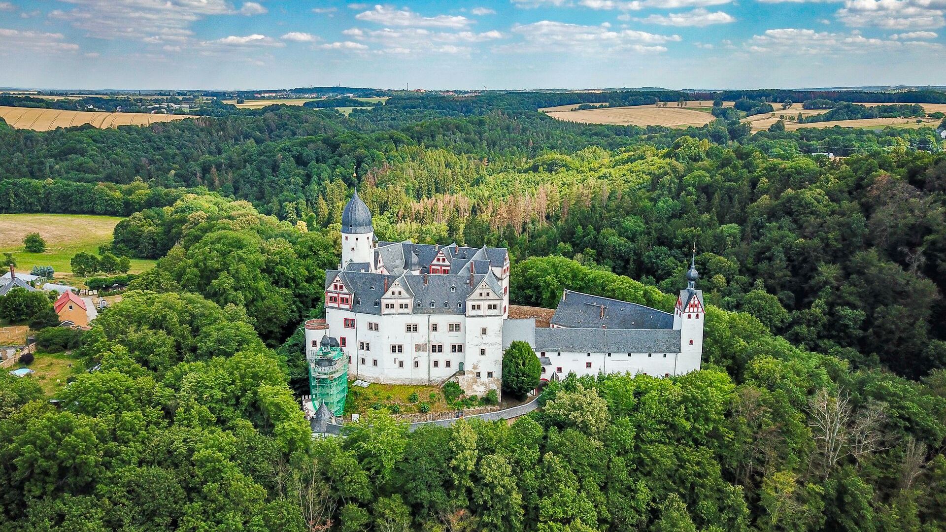 Das Schloss Rochsburg aus der Vogelperspektive. 
