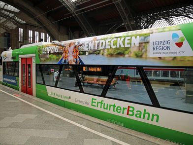 Erfurter Bahn mit Printing der LTM-Familienkampagne - Foto: Andreas Schmidt