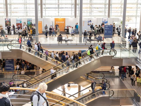 Foyer des Congress Center Leipzig während des You can Fachkongress 2026 – präsentiert vom Leipzig Convention Bureau