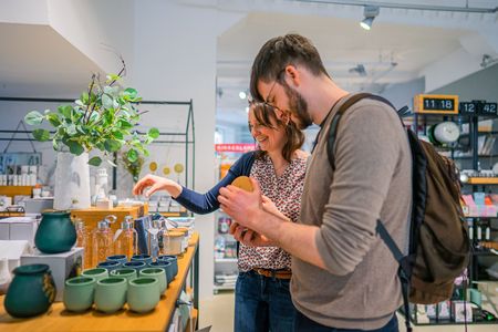 Ob kleine Dekoartikel oder große Möbelstücke - das Geschäft Wohnmacher hat viel zu bieten.