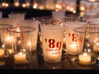 Pressefoto Lichtfest Leipzig: Kerzenbecher Querformat