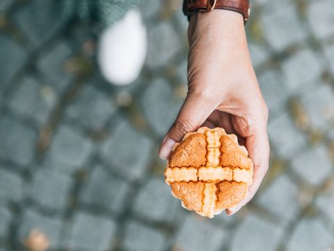 Das Leipziger Lerchengebäck passt perfekt in eine Hand.