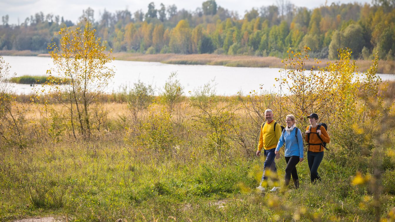 Entlang des Sees lässt es sich prima wandern.