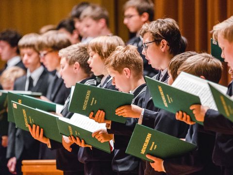 Der Thomanerchor singt an Weihnachten das weltbekannte Weihnachtsoratorium.